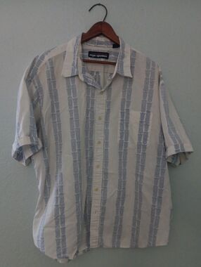 reyn spooner Short Sleeve Button-Up Shirt in White and Light Blue Tiki